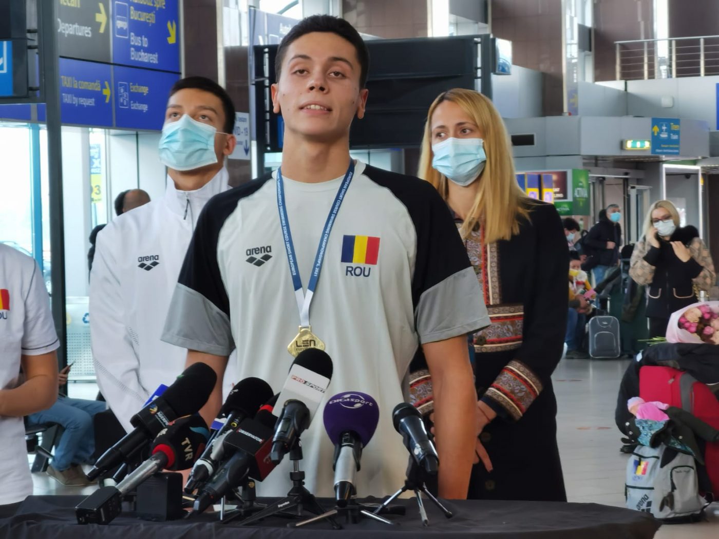 David Popovici, după revenirea în țară de la Europenele de Natație de la Kazan: „M-am distrat, tot concursul a fost pentru a câştiga mai multă experienţă” | FOTO