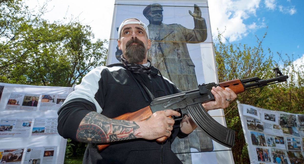 Momente desprinse din filmele cu mafioți trăite de un antrenor român: „Stăteau aliniate mitralierele Kalașnikov”