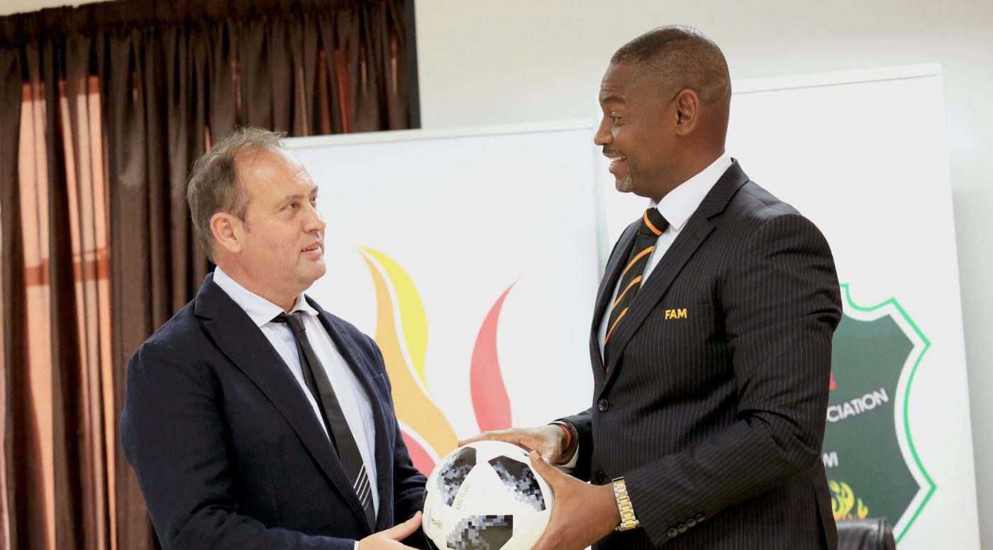 România, la Cupa Africii! Marinică, selecționer prin concurs de CV-uri: omul cu doctorat în fotbal și contracte în 27 de țări: „În România a fost cel mai greu să antrenez” | INTERVIU