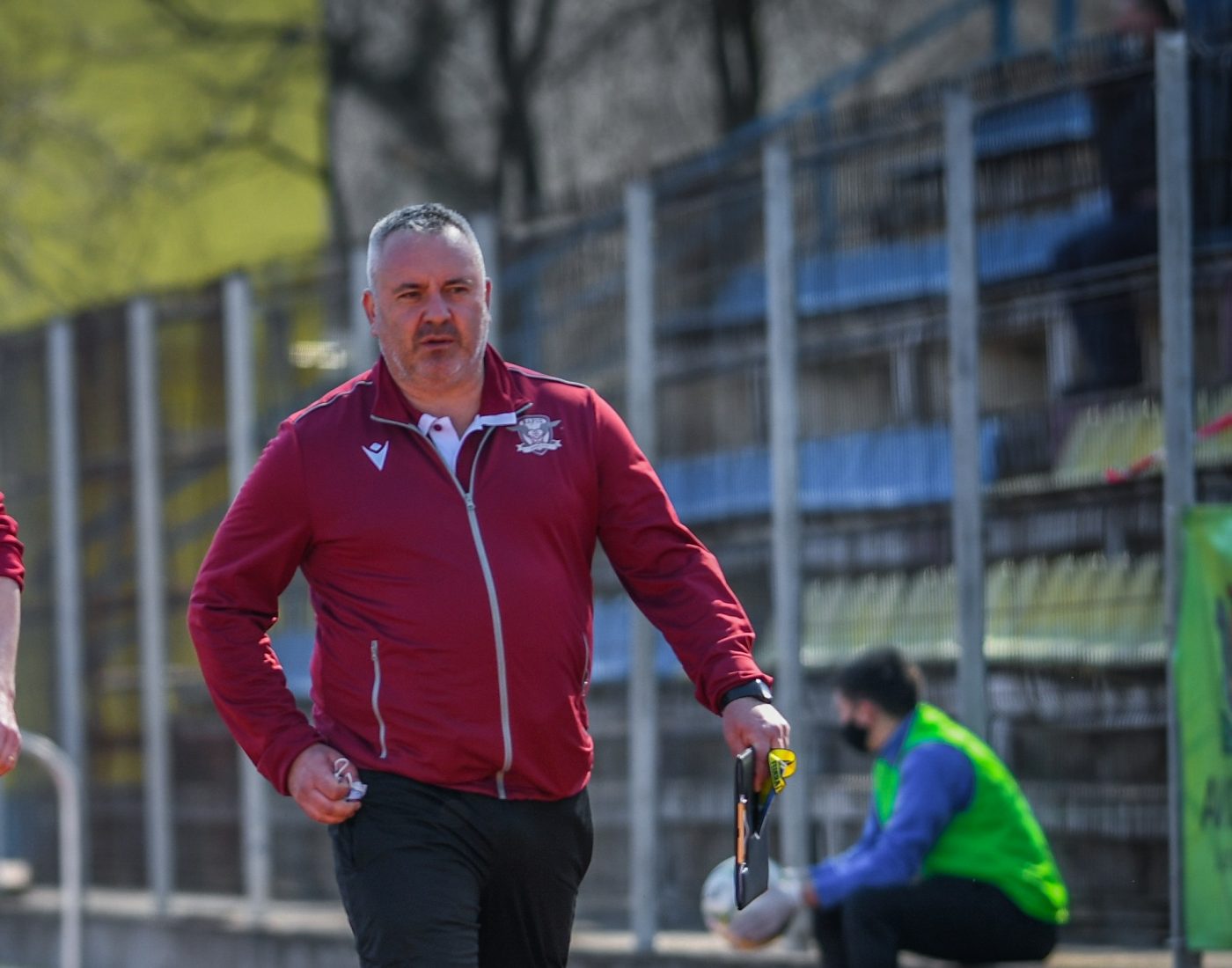 Atac fără precedent la adresa lui Mihai Iosif! „Un băiat bun, cu rezultate, dar fără prea multă școală! Nu poate să se ridice la pretențiile Ligii 1!”. Presiuni constante pentru înlocuirea antrenorului