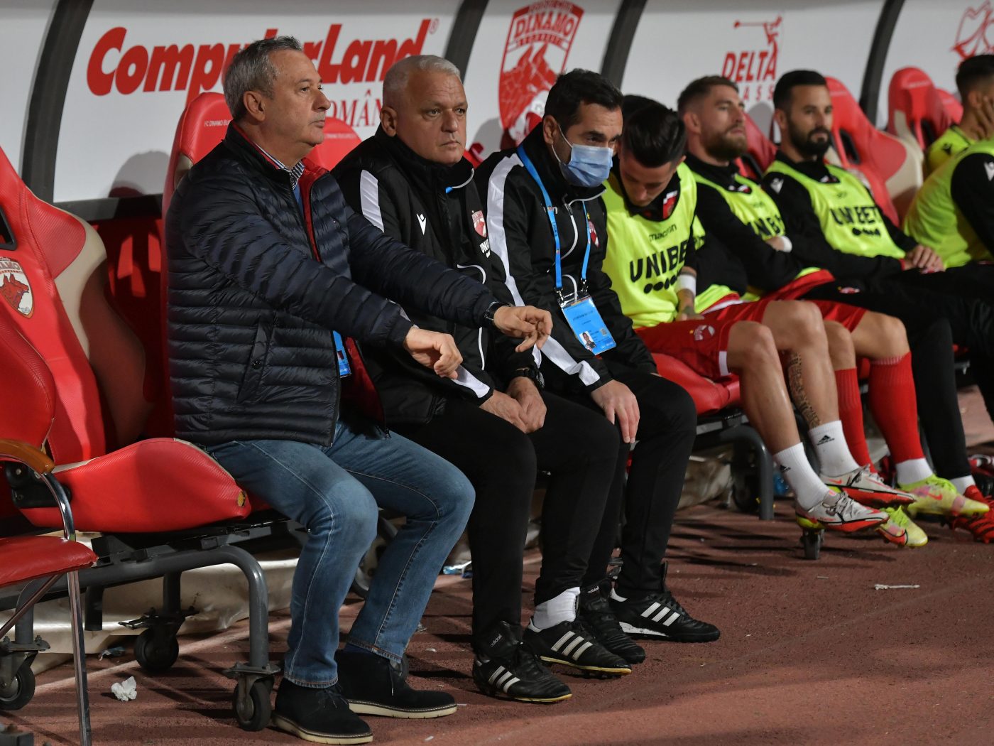 Degringoladă la Dinamo! De când n-a mai văzut un ban preparatorul fizic și soluția halucinantă pe care au ales-o șefii: „O să-l plătim din drepturile TV!” | EXCLUSIV