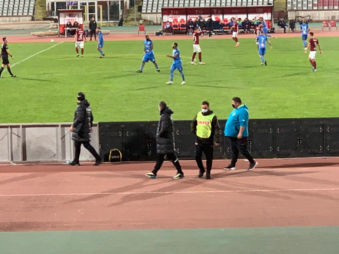 Scandal la Academica Clinceni – Rapid! Stewarzii au fost nevoiți să intervină de urgență pentru ca lucrurile să nu degenereze | GALERIE FOTO