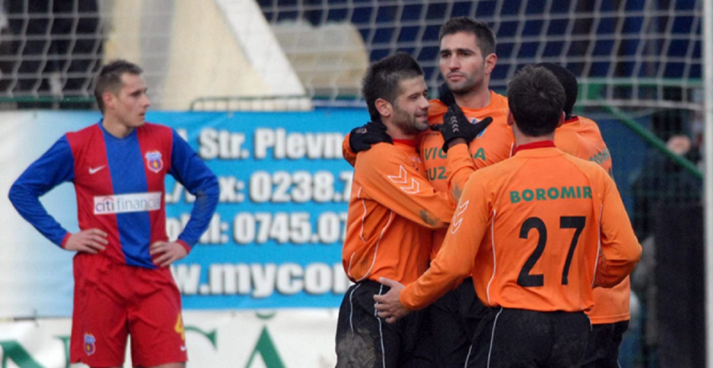 Ce mai face Romeo Bunică? Autor al unui gol antologic în Liga 1, contra Stelei, fostul atacant  care i-a „furat” un titlu lui Gigi Becali este la curent cu tot ceea ce se întâmplă în fotbalul autohton. „Nu se retrage, e prea pătimaș!” „Misterul” primelor de la Gloria Buzău, elucidat. „Erau de la conducerea clubului” | EXCLUSIV