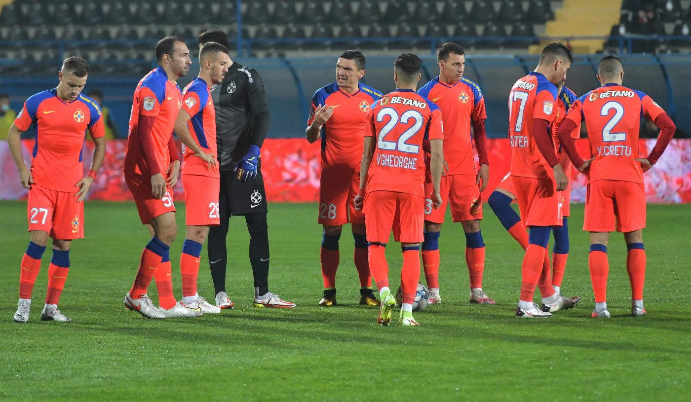 Alertă la FCSB: cum poate pierde doi titulari cu „greutate” din echipă! Fotbaliștii au contracte care expiră în vară și Gigi Becali nu le-a propus prelungirea! EXCLUSIV