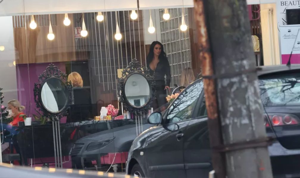 Cum mai arată Daniela Crudu, femeia despre care Gigi Becali a spus că i-a distrus cariera de fotbalist lui Nilă Costea! Fosta asistentă nu mai lucrează în televiziune de ani buni, dar are în continuare un look de invidiat | GALERIE FOTO