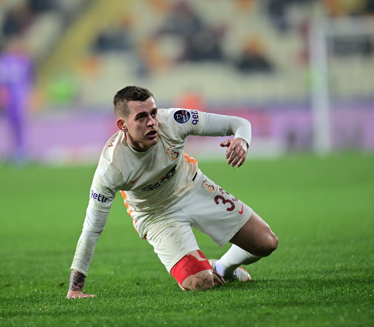 Acum câteva săptămâni turcii îi făceau statuie, acum Fatih Terim îi desființează! Alex Cicâldău, pus la zid de antrenorul lui Galatasaray: „Dacă ratezi dintr-un metru, ești incompetent”