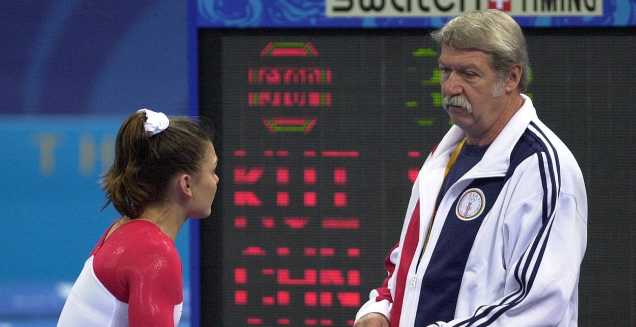 Bela Karoly, acuzat de agresiune sexuală de o gimnastă importantă a României: „Mă aducea în fața oglinzii, mă atingea pe sâni și pe fund, spunându-mi că nu mă va plăcea niciun bărbat”