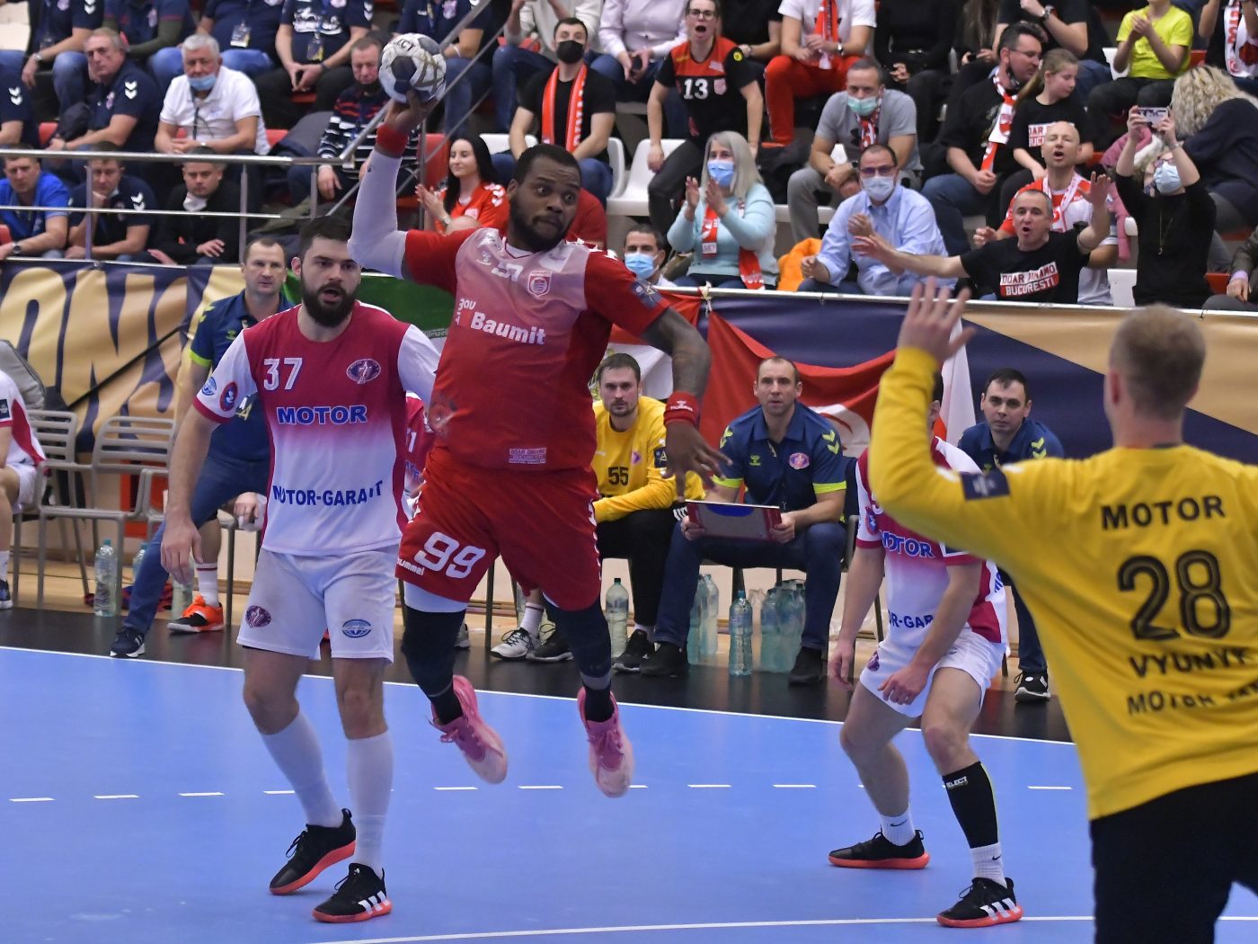 Dinamo – Motor 33-29, în Liga Campionilor la handbal masculin. Victorie mare pentru „dulăii” lui Xavi Pascual