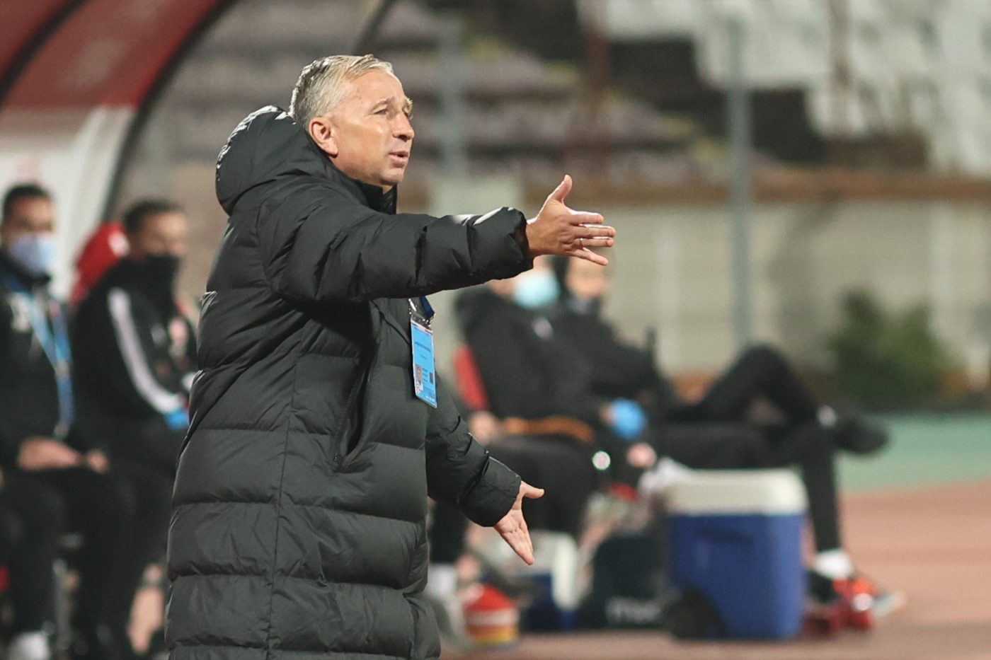 Dan Petrescu poate veni la echipa națională doar dacă Neluțu Varga îi permite să plece gratis: „FRF nu va plăti nicio clauză de reziliere!”. Detaliile contractului propus de federație