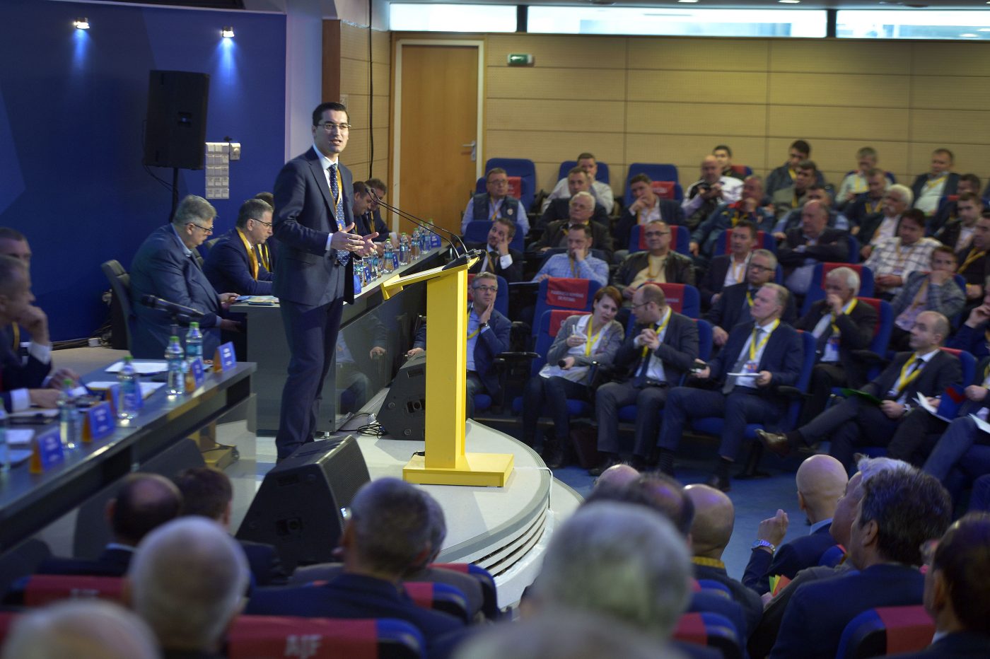 FRF, listă cu 12 antrenori pentru postul de selecționer al României! Cine e favorit să preia banca tehnică a „tricolorilor”