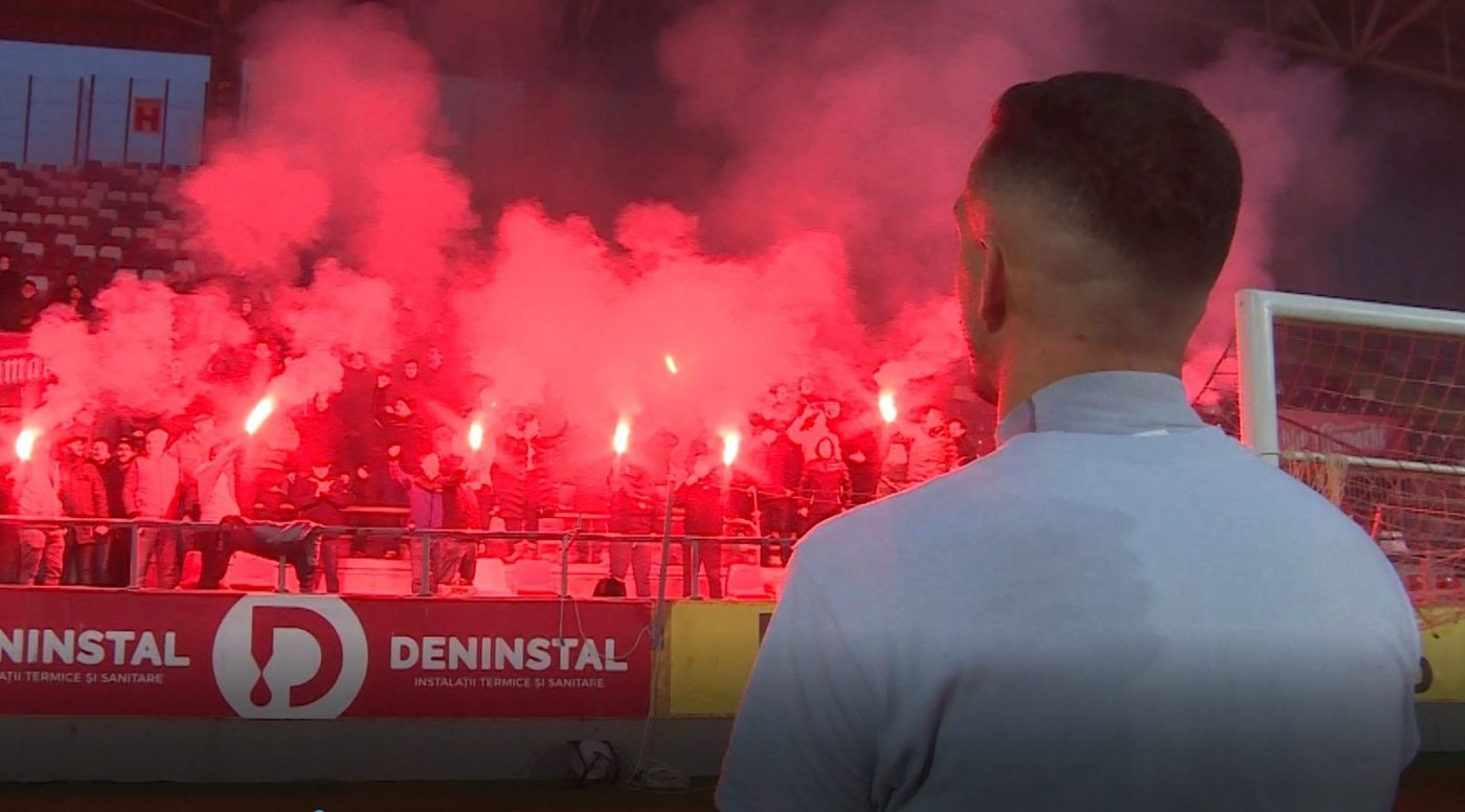 Fanii și jucătorii celor de la UTA, „încălzire” cu torțe pentru meciul cu Botoșani!