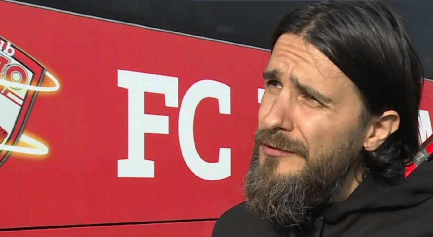 Imaginea anului! Transformarea uluitoare a lui Mario Nicolae, fostul director sportiv al lui Dinamo: împarte iconițe la Hramul Sfântului Nicolae, îmbrăcat în straie bisericești | FOTO