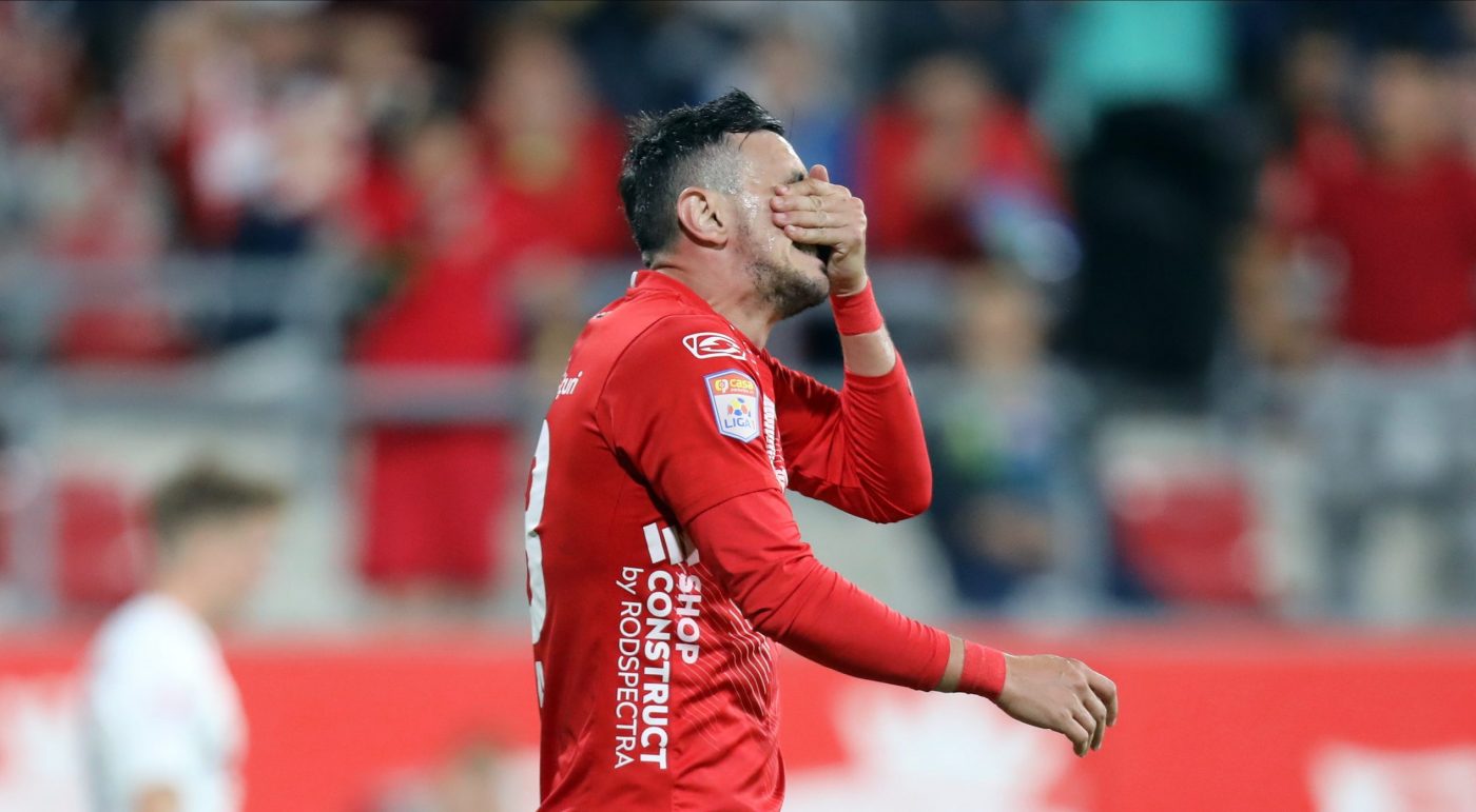 Ioan Hora îl atacă pe arbitrul Andrei Chivulete după ce i-a arătat cartonașul roșu. „Am brațul vânăt!”