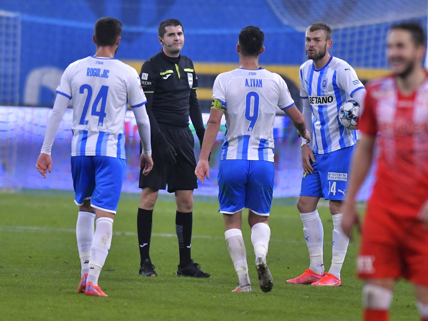 Despre greșeala lui Andrei Chivulete la U. Craiova – UTA și imprudența lui Iliev la Mioveni-Dinamo. Bonus primit de Horațiu Feșnic la UEFA | ANALIZĂ MARIUS AVRAM ETAPA 20