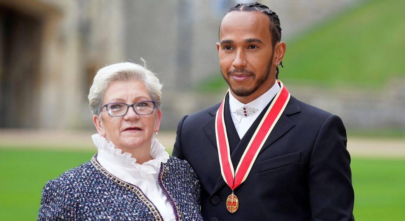 Lewis Hamilton, mesaj emoționant după moartea Reginei Elisabeta a II-a a Marii Britanii, cea care l-a numit cavaler: „Cum găsești cuvintele să descrii pierderea?”
