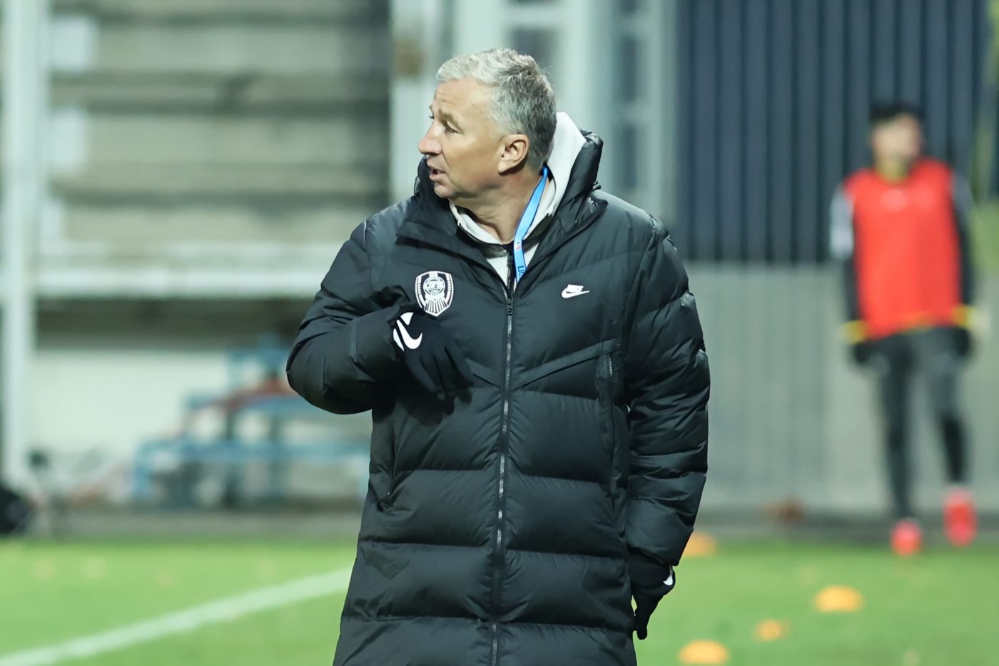 Ce spune Petrescu despre cazurile de COVID de la CFR. Antrenorul se simte „vânat”: „Când jucam pragmatic și câștigam cu 1-0 eram foarte criticat. Acum, că am făcut 4-4 în două meciuri tot am fost criticați”