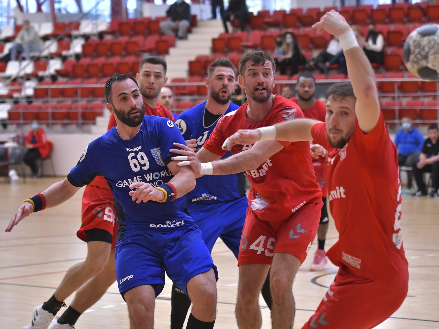 Steaua – Dinamo 28-35! Victorie fără emoții pentru „roș-albi” în marele derby! Diferență uluitoare în clasament între cele două rivale