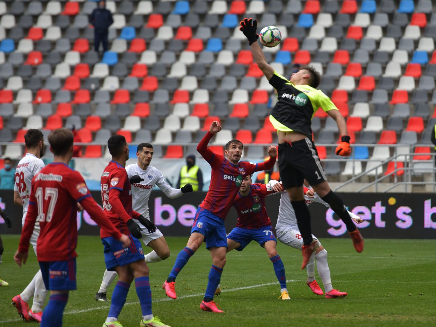 Două plecări dintr-un ”foc” de la Steaua! Daniel Oprița a renunțat la un portar și un atacant