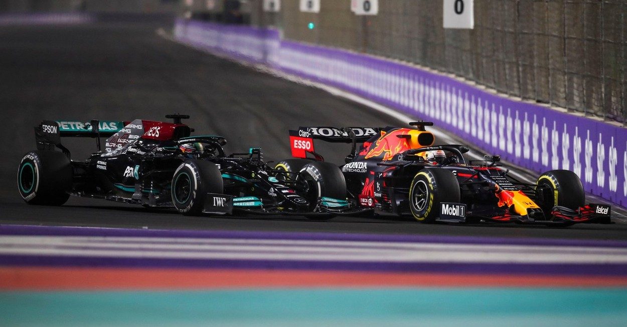 Max Verstappen vs Lewis Hamilton, în cursa care decide campionul mondial din Formula 1! Live Video Online. Britanicul conduce întrecerea de la Abu Dhabi
