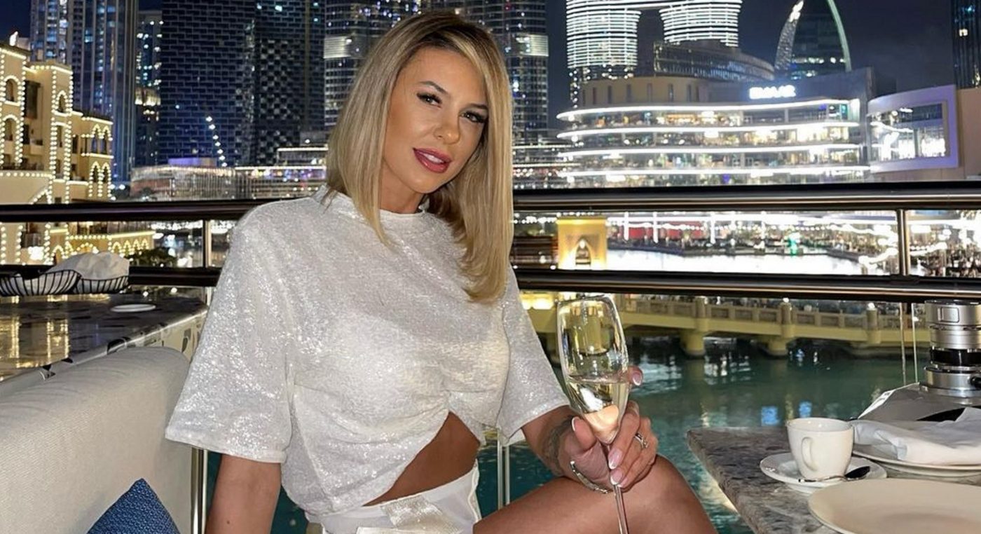 Andreea Hanca, ținută îndrăzneață în ultima zi din 2021: „Este cel mai bun loc să fii iubită” | GALERIE FOTO