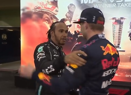 Scandal uriaș în Formula 1: i-a fost „furat” titlul de campion mondial lui Lewis Hamilton? Mercedes a depus două plângeri legate de Safety Car și a cerut ca victoria să nu-i fie dată lui Verstappen