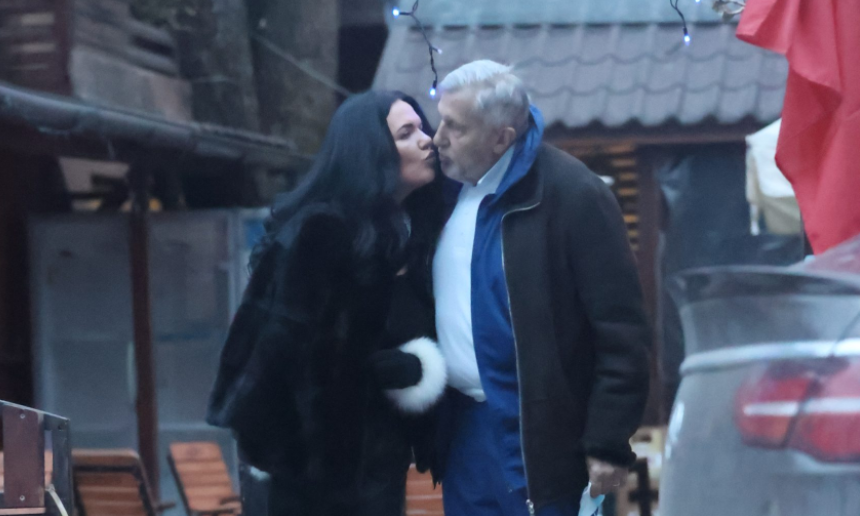 Ilie și Ioana Năstase au depășit toate problemele! Au fost surprinși sărutându-se ca doi adolescenți la un restaurant de fițe din București | GALERIE FOTO