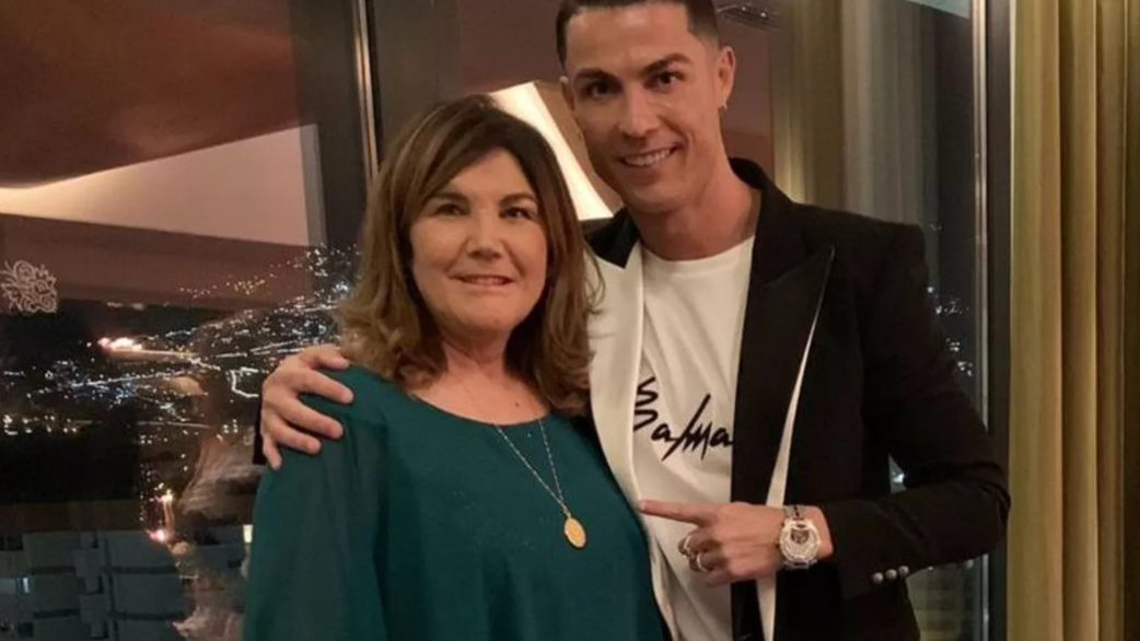 E sinceră sau e încearcă să se dea bine pe lângă ea? Mama lui Cristiano Ronaldo o laudă pe Georgina Rodriguez, iubita fotbalistului, pentru modul în care are grijă de el!