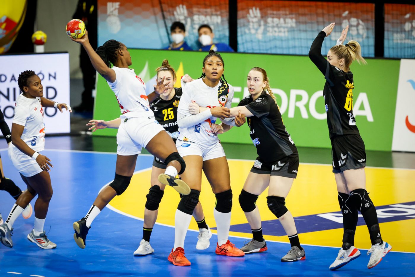 Toate rezultatele zilei de duminică de la Campionatul Mondial de handbal feminin din Spania | Olanda, 58 de goluri marcate în 60 de minute cu Uzbekistan!