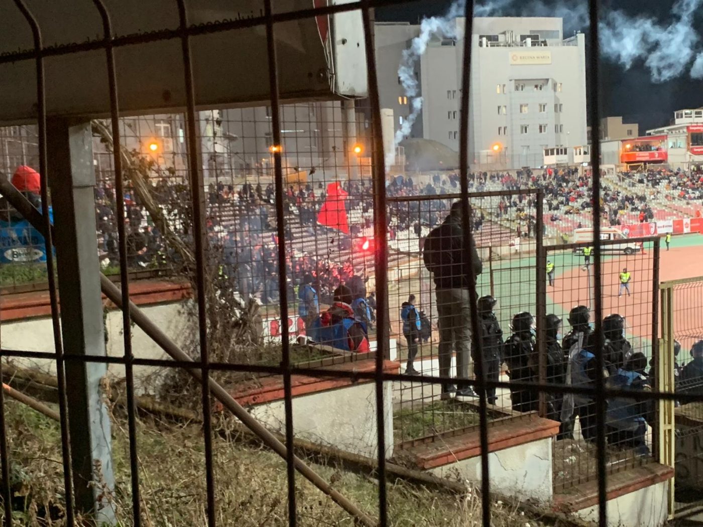 Scandal între ultrași la derby-ul Dinamo – FCSB! Cum a arătat „războiul” peluzelor în marele meci | FOTO&VIDEO