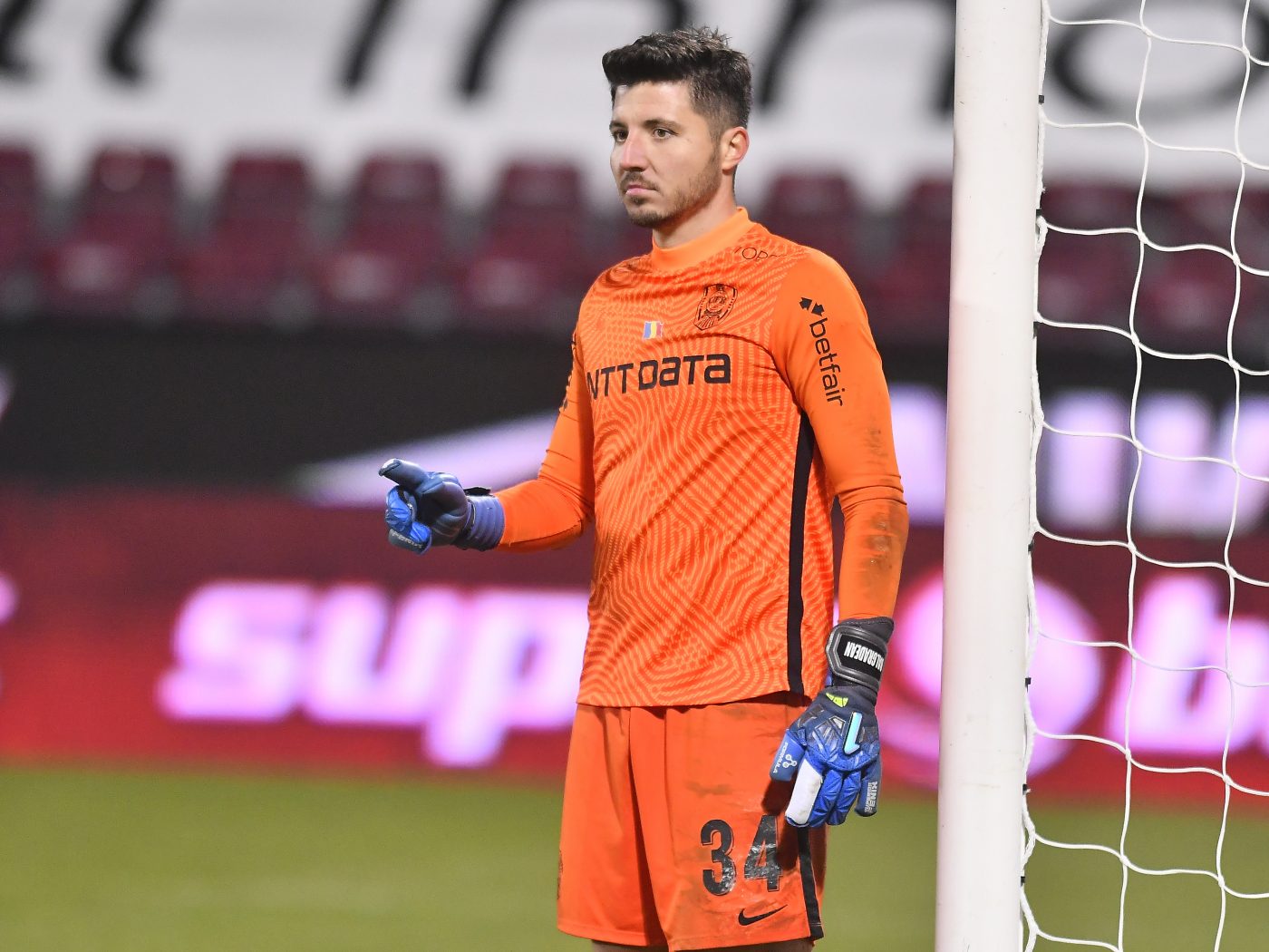 CFR Cluj, anunț de ultima oră despre viitorul lui Cristi Bălgrădean! Portarul trecut și pe la FCSB a semnat contractul