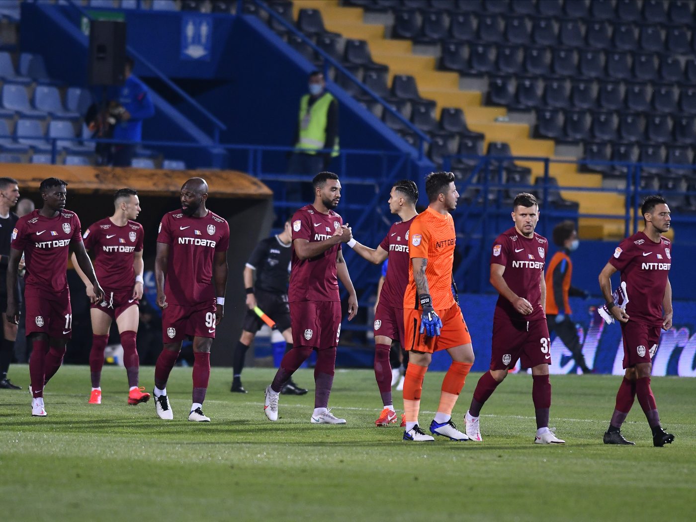 Unul este dorit de Celtic Glasgow, celălalt e pe lista de transferuri a lui Mihai Rotaru la Universitatea Craiova, dar CFR Cluj nu-și face griji! Ce se întâmplă cu cele două vedete cărora le expiră contractele. „Așteptăm ultima zi!”