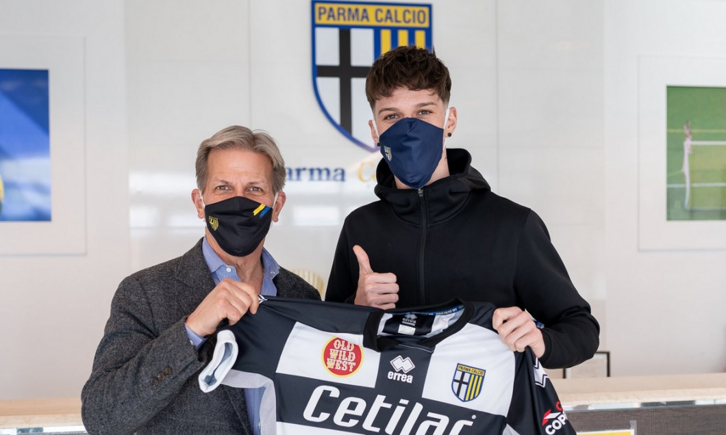 Dennis Man, ca și plecat de la Parma! Italienii pregătesc patru super transferuri: starul Sebastian Giovinco, un fotbalist de la Napoli și vedeta lui Cristi Chivu