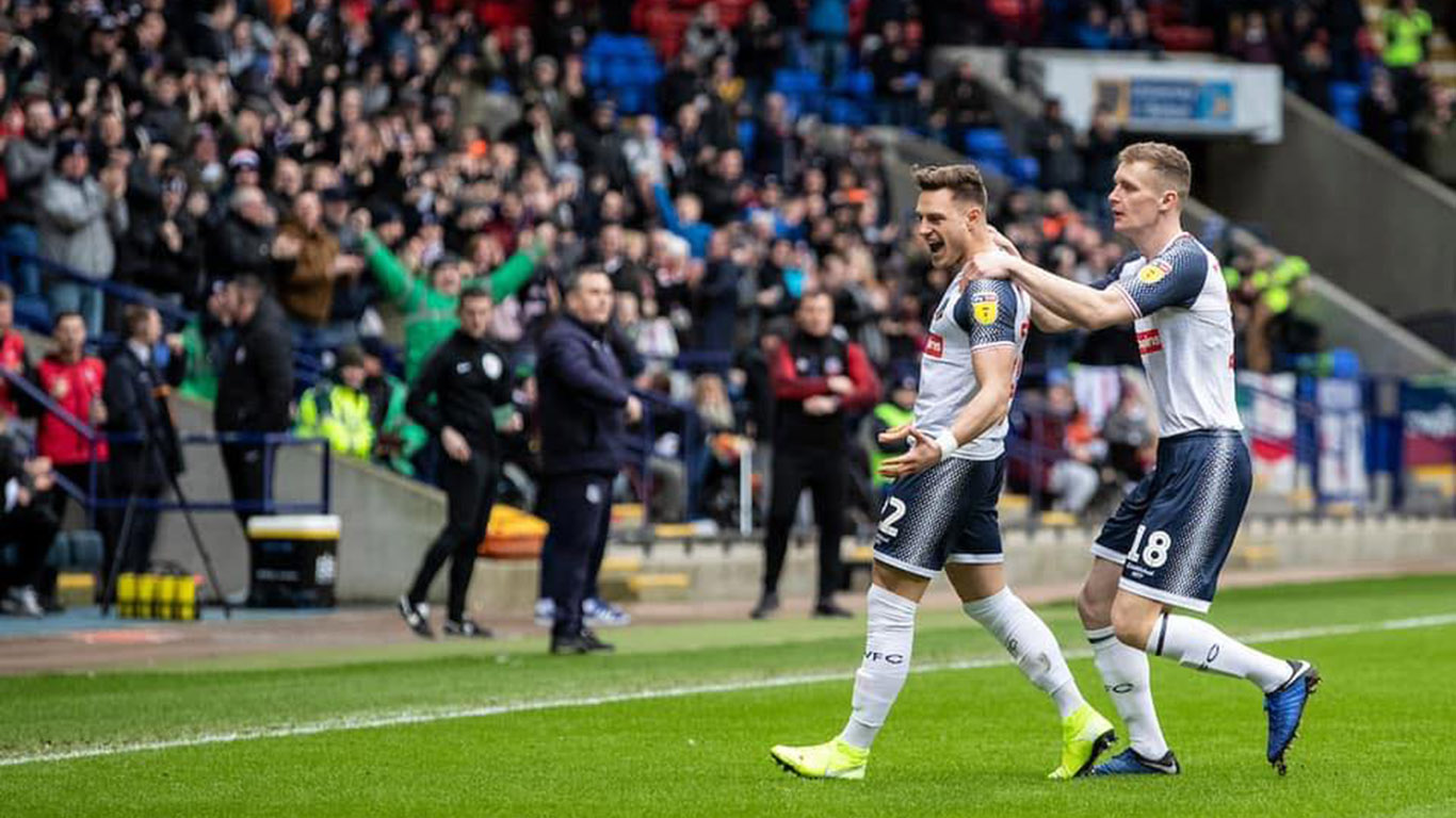 Încă un român în fotbalul italian. Aparține de englezii de la Bolton și începutul de an îi aduce o mutare la o echipă care luptă pentru accederea în Serie A