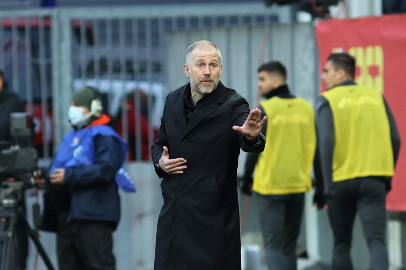 Gata! A fost detonată marea lovitură: fostul antrenor al FCSB a recunoscut, oficial, negocierile pentru a fi noul selecționer al României! Favoritul omului care îl „manevrează” pe Răzvan Burleanu rupe tăcerea: „Am avut o discuție despre națională cu președintele federației”