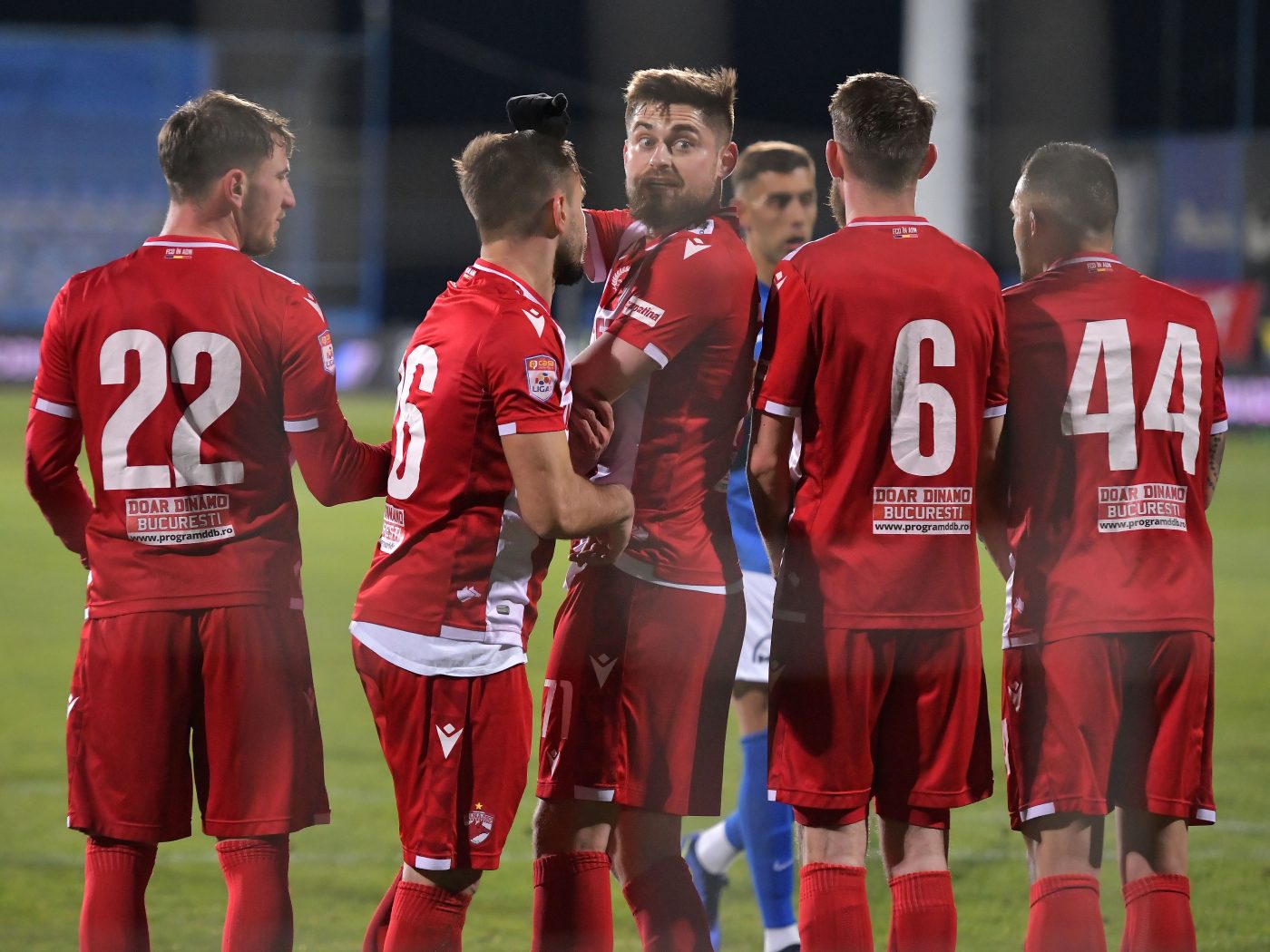 Transferuri en-gros la Dinamo! Ce fotbaliști sunt așteptați să li se alăture „câinilor” în următoarele zile: „Mai sunt cam cinci jucători de venit!”