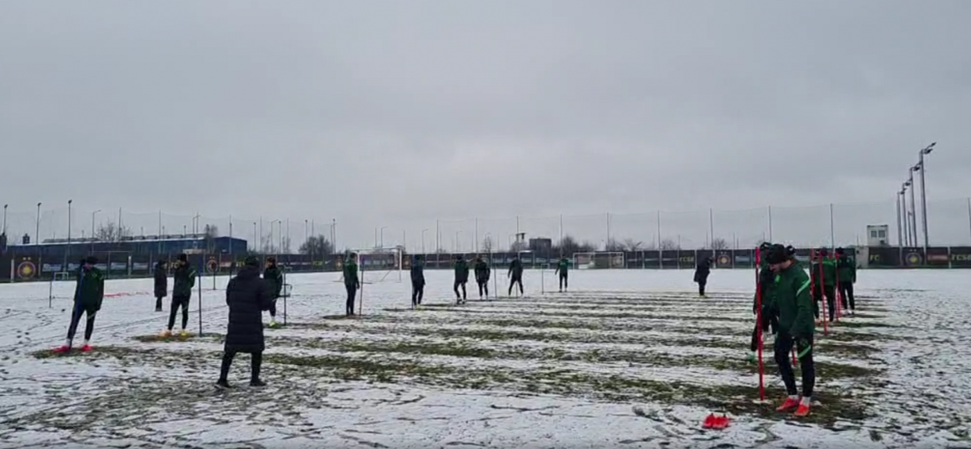 Jucătorii de la FCSB, antrenament spartan pe zăpadă! Elevii lui Toni Petrea trag tare în cantonamentul de la Berceni | VIDEO