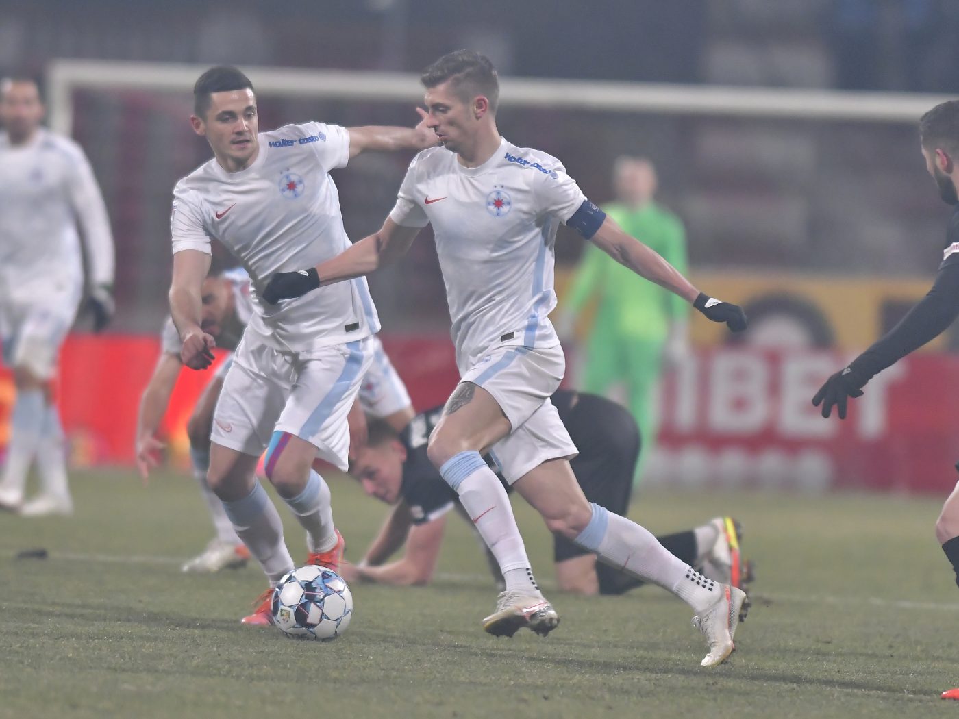 Florin Tănase, agresat de preparatorul fizic al lui FC Argeș! Scandal mare după victoria obținută de FCSB: „Unii oameni așa sunt! Limitați!” Poliția cercetează cazul