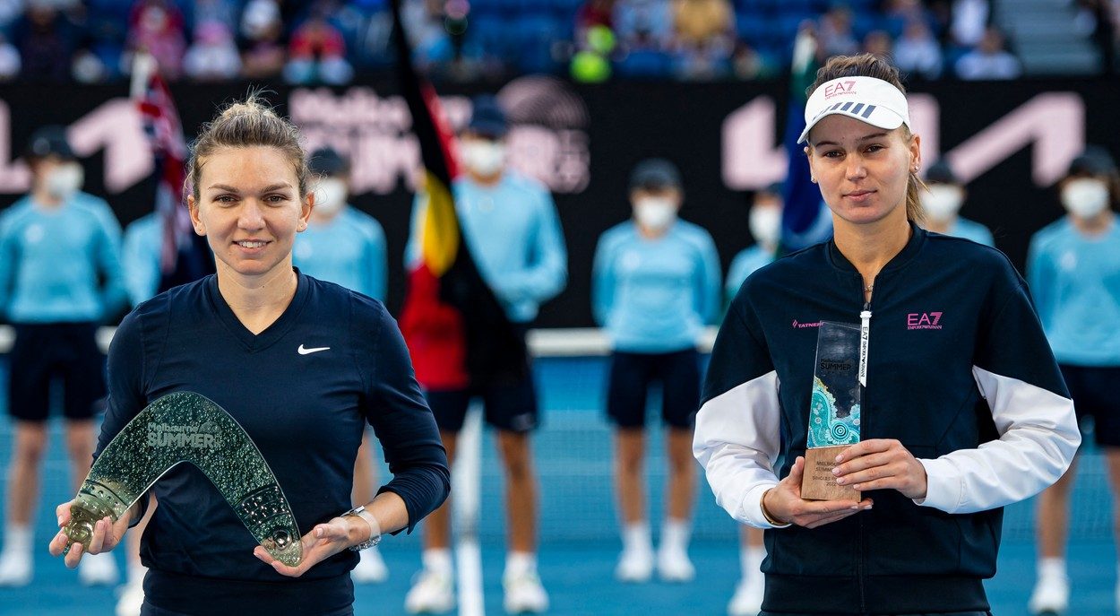 Veronika Kudermetova, abandonată de soț după finala cu Simona Halep! Momente hilare la festivitatea de premiere: „Chiar dacă a plecat…”
