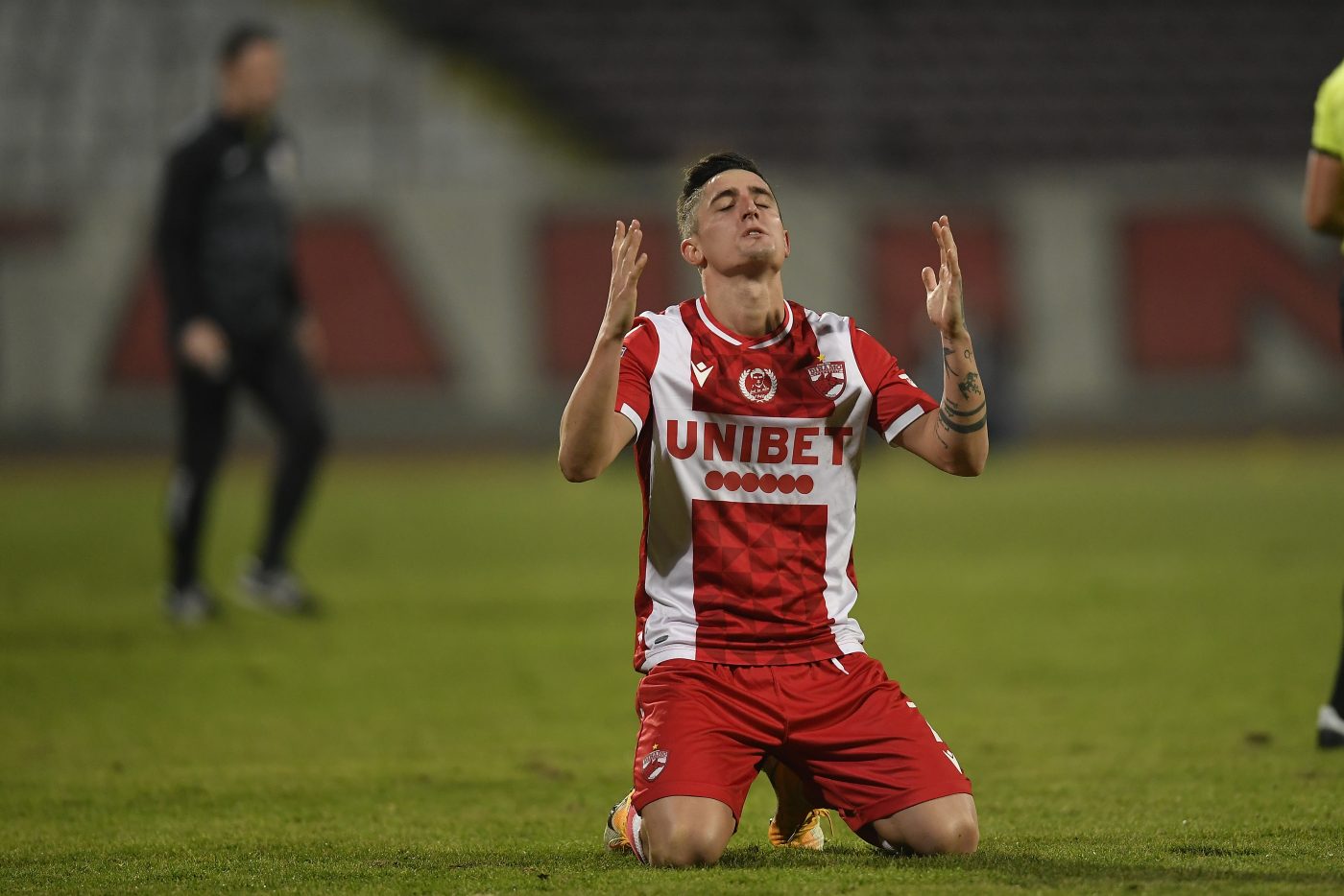 Steliano Filip vrea să fie lăsat liber de contract, dar șefii lui Dinamo îi dau ultimatum: „Dacă echipa din Ungaria chiar îl vrea, să achite suma de transfer. Vom lua măsuri dacă nu se prezintă la antrenament!” | EXCLUSIV