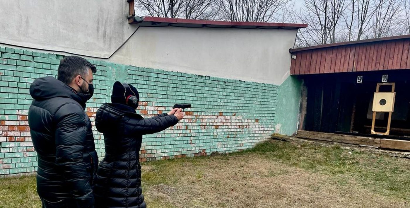 James Bond și-a găsit parteneră! Eliza Samara: „Sunt mai periculoasă cu paleta, decât cu pistolul!”