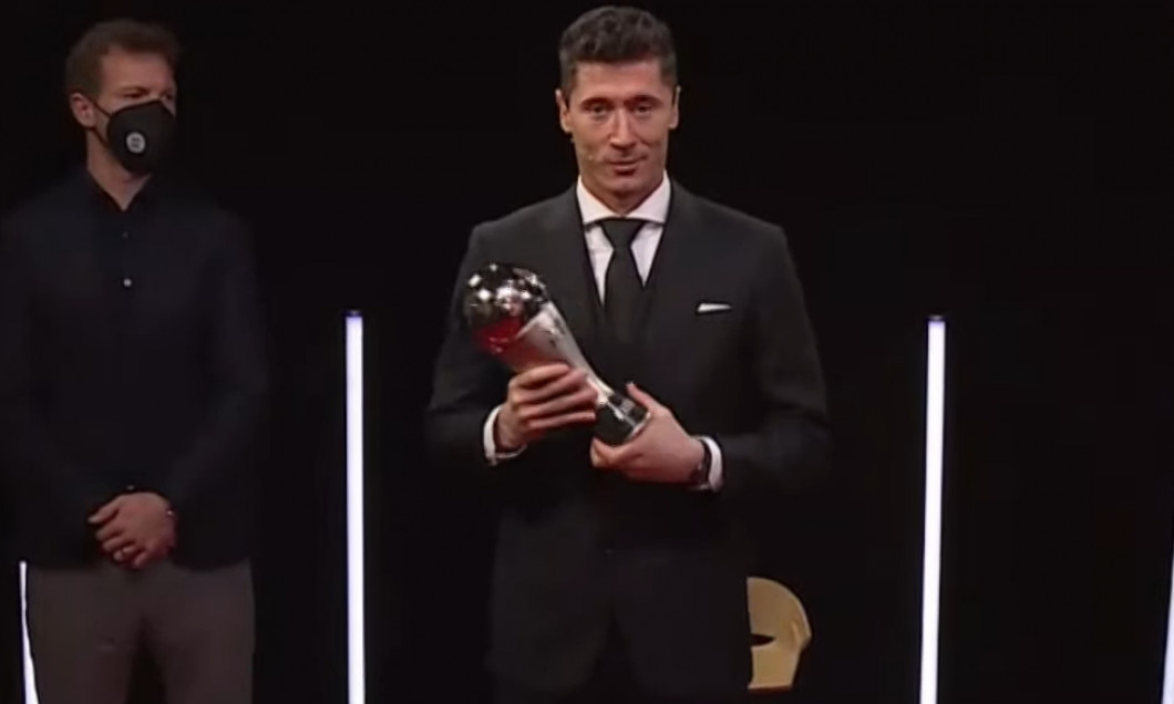 Robert Lewandowski și-a luat revanșa în fața rivalului Leo Messi! Starul lui Bayern, jucătorul anului în gala FIFA The Best 2021. Cum arată „cel mai bun 11”