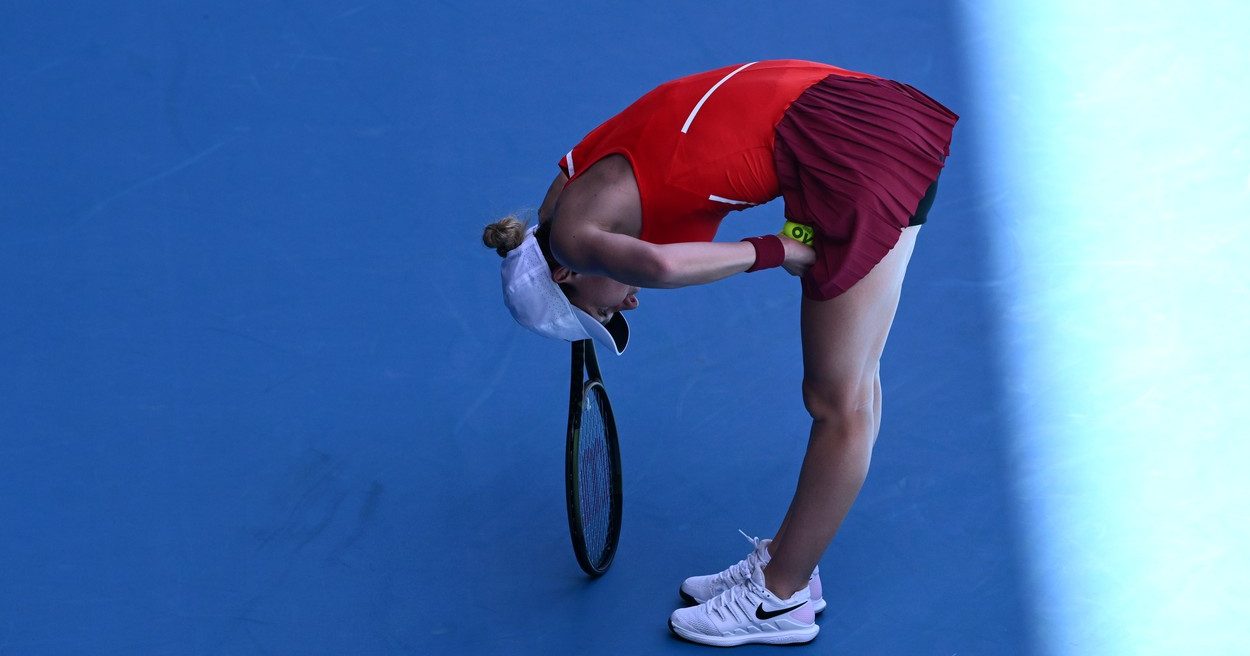 Dezvăluiri de la meciul horror dintre Simona Halep și Alize Cornet! Românca, pe punctul de a abandona după ce organizatorii au programat-o să joace pe caniculă: „Era roșie la față!”