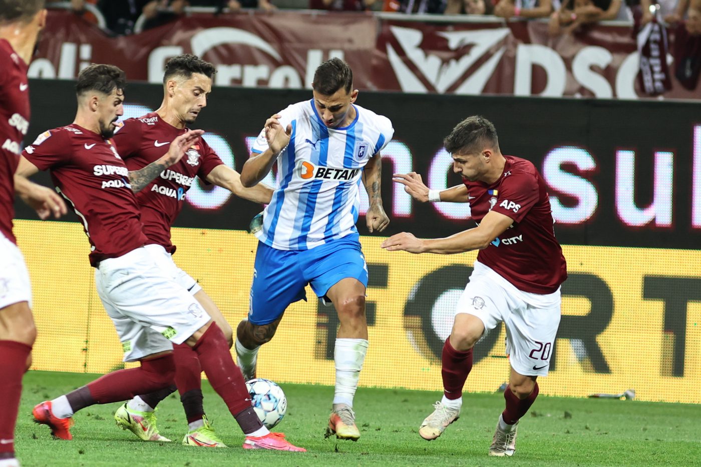 Universitatea Craiova – Rapid, ora 20:00, Live Video Online în etapa 22 din Liga 1. Reghecampf a găsit 11 jucători cu care să înceapă derby-ul, după ce oltenii au fost loviți de COVID! Echipele de start