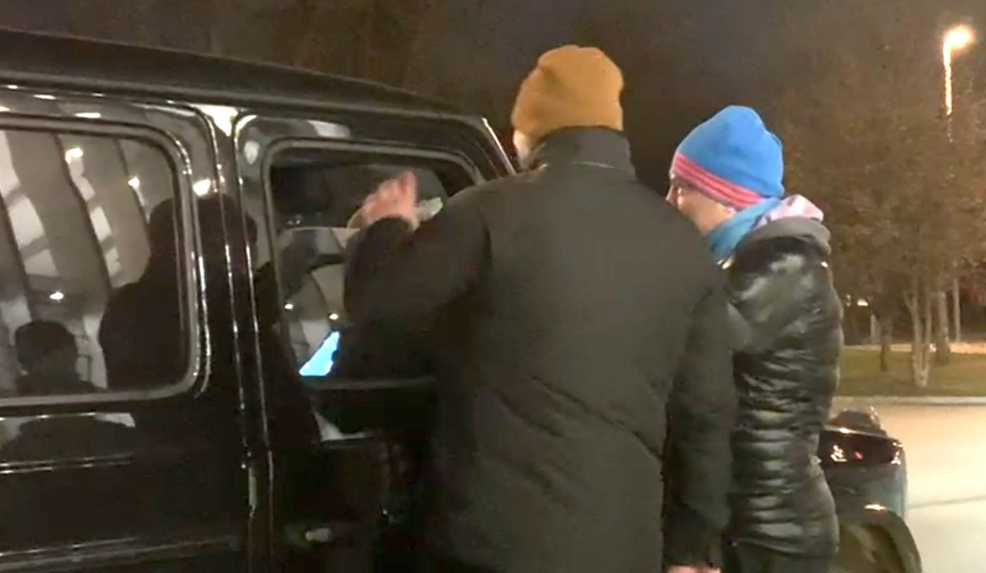 Dan Petrescu a aruncat cu banii după remiza cu FCSB! „Nea Dane, ne dai și nouă să bem o bere?” Gestul surprinzător al antrenorului campioanei | VIDEO EXCLUSIV