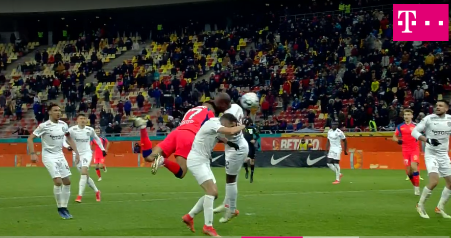 Imagini șocante la derby-ul FCSB – CFR! Iulian Cristea s-a umplut de sânge după golul care a salvat echipa roș-albastră de la înfrângere | FOTO