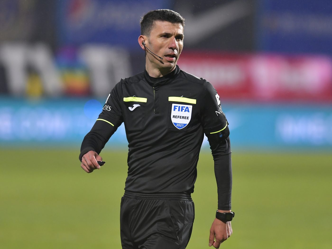 Arbitrul Marcel Bîrsan, desființat după ce i-a anulat un gol perfect valabil lui Dinamo în meciul cu FC Argeș: „Viciere de rezultat! De ce a fluierat?”