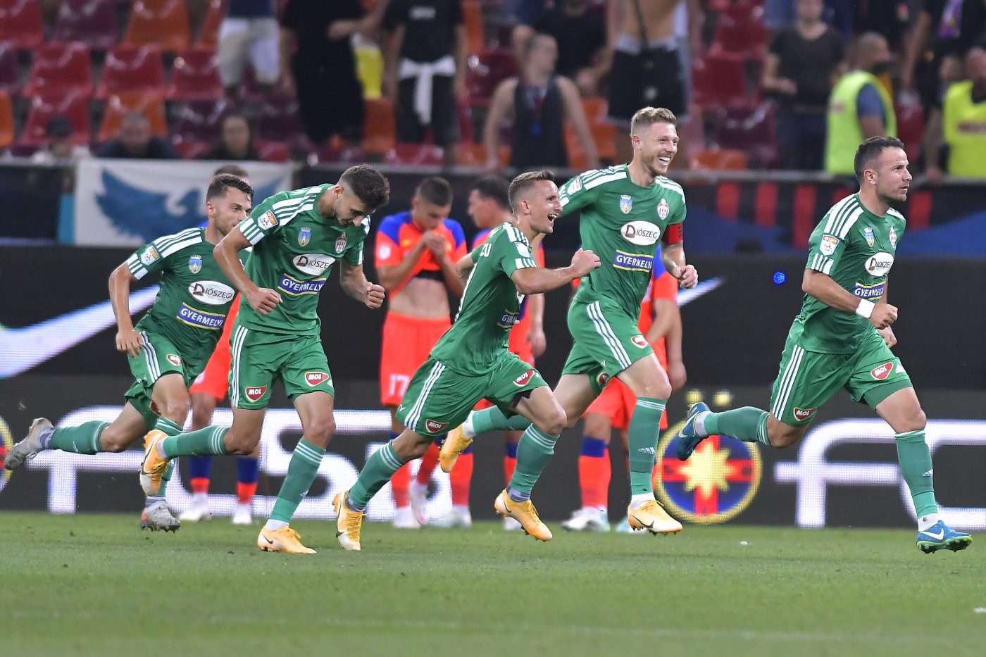 Cine l-ar putea înlocui pe Florinel Coman, după ce Gigi Becali l-a făcut praf! FCSB a pus ochii pe un jucător de la Sepsi: „Mai rar să vezi așa ceva!”