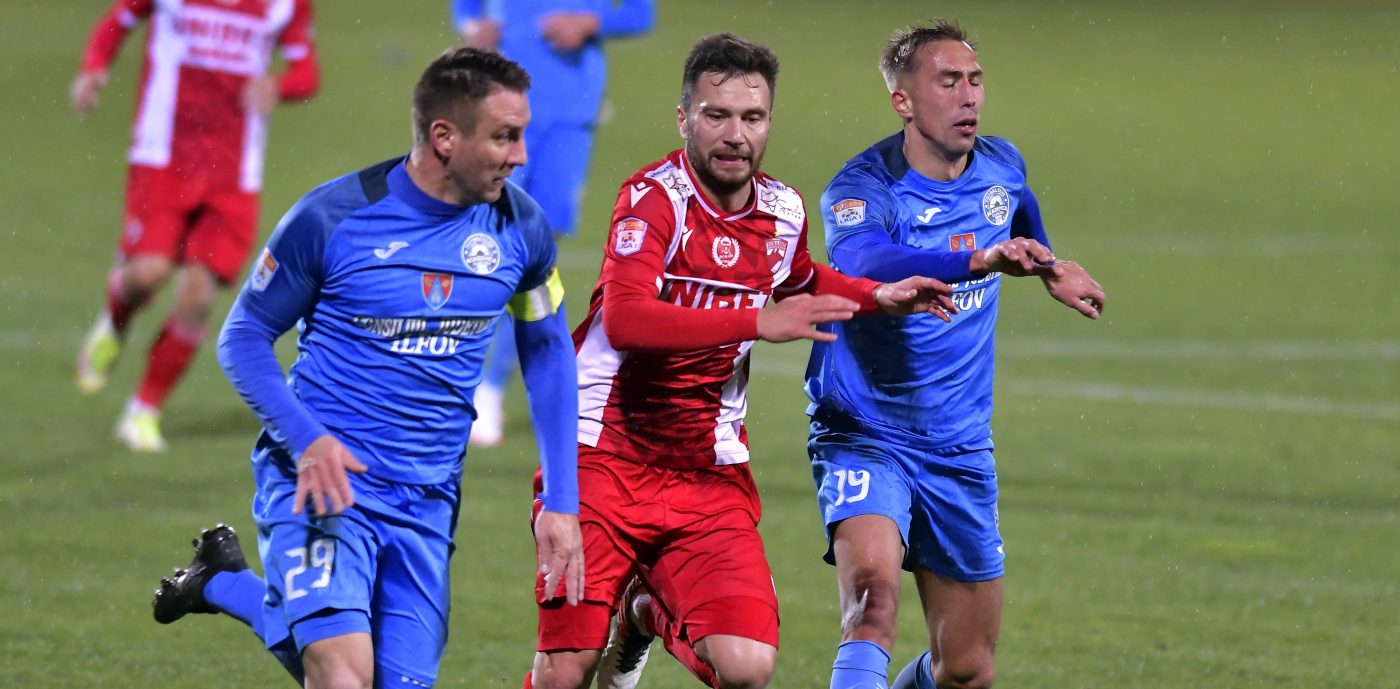 Așa se dezmembrează o rivală din lupta pentru salvarea de la retrogradare! Dinamo transferă tot ce poate, fără bani: Iuliu Mureșan și Flavius Stoican aduc un fost internațional U20 al Slovaciei!