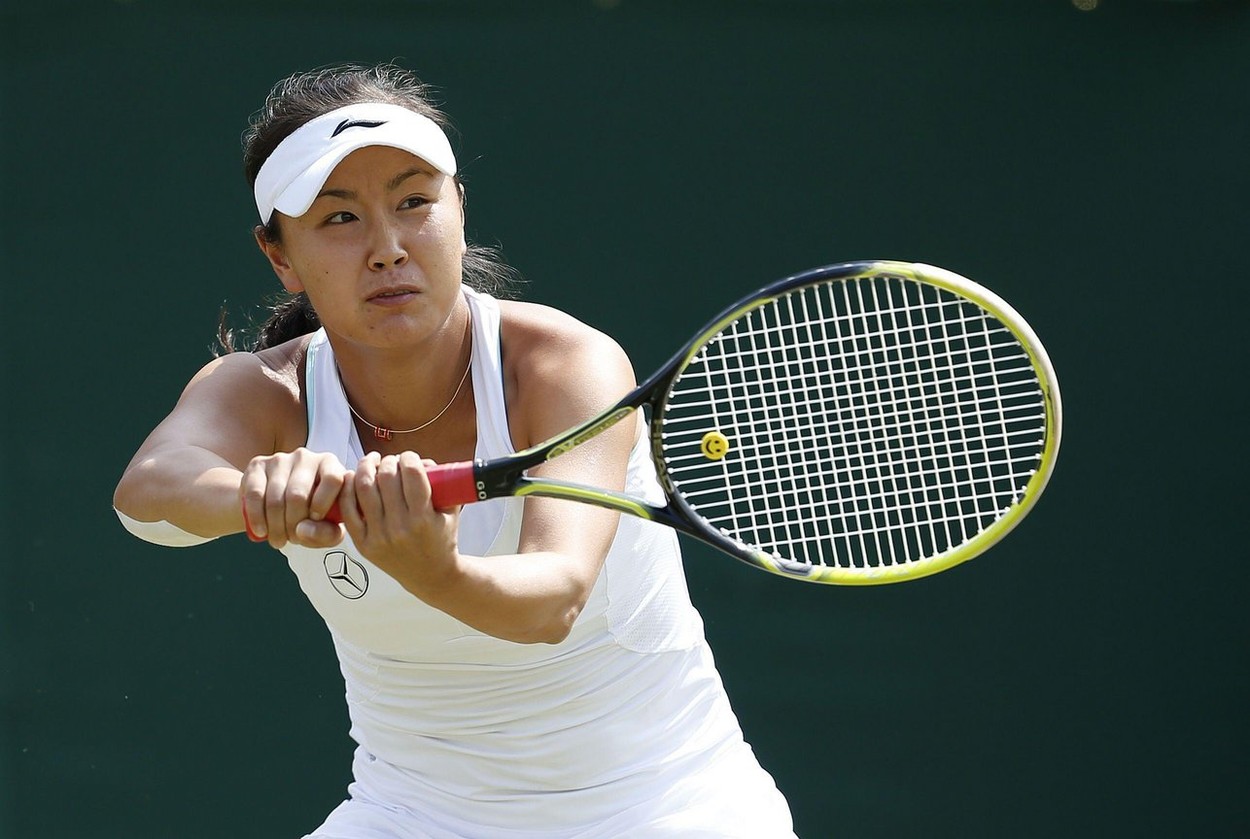 Misterul „dispariției” campioanei din tenis Shuai Peng continuă să stârnească rumoare. Ce s-a întâmplat cu jucătoarea în anul de când a acuzat un înalt oficial chinez că ar fi hărțuit-o sexual