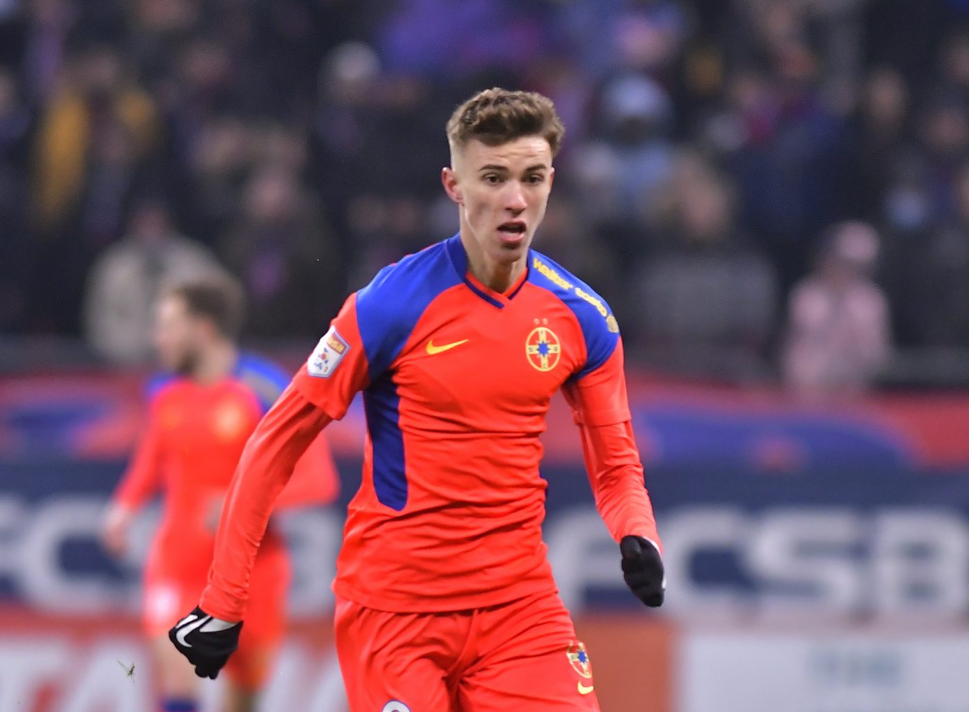 Toată lumea a râs de el când a dat primul interviu, dar de atunci Tavi Popescu a prins mai mult curaj! Câte clase are, de fapt, fotbalistul cu care Gigi Becali vrea să dea lovitura: „Se descurca decent la școală”
